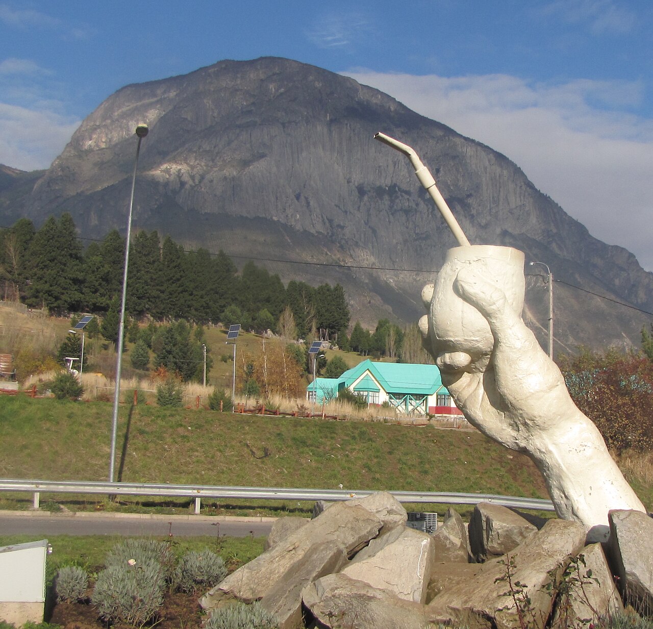 Monumento al mate en Coyhaique